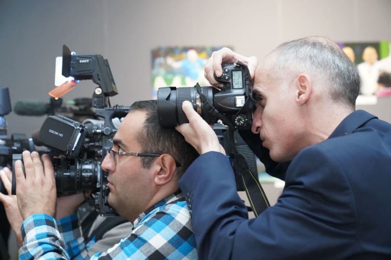 Unflinching Lenses: The Pulitzer-Winning Photojournalism That Defined a Year of Crisis