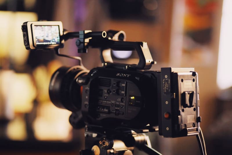 Sony Unleashes RX10 V Superzoom: Redesigned Powerhouse Captures Stunning 4K 120p Video