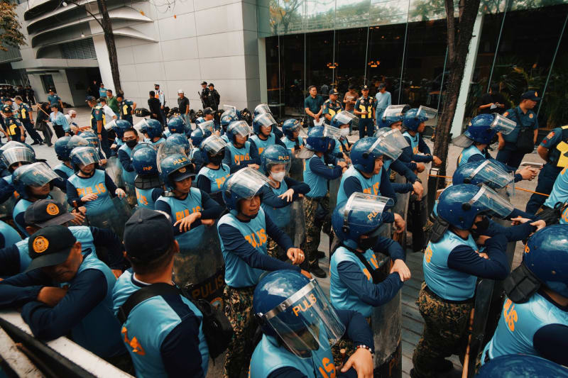 Tensions Erupt: London Police Clash with Morocco Fans Following World Cup Defeat to France