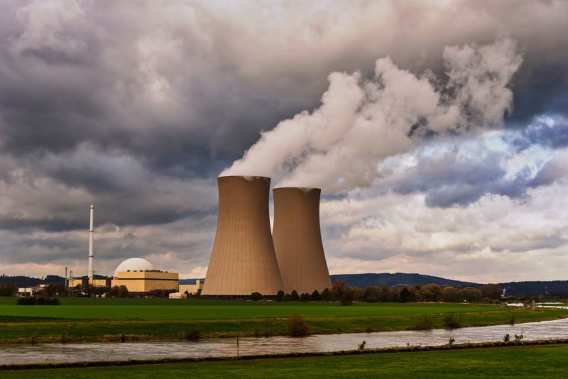 US Forges Controversial Nuclear Pact with Saudi Arabia, Granting Path to Domestic Fuel Enrichment