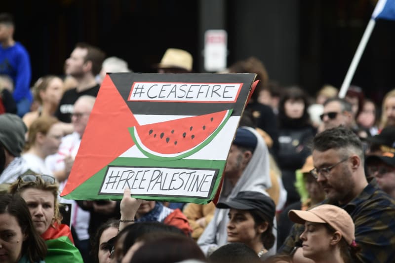 Fragile Ceasefire: US and Iran Navigate Tense De-escalation Amidst Regional Volatility
