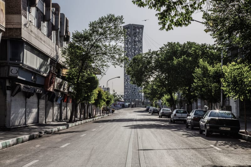 Fragile Ceasefire: US and Iran Navigate Tense De-escalation Amidst Regional Volatility