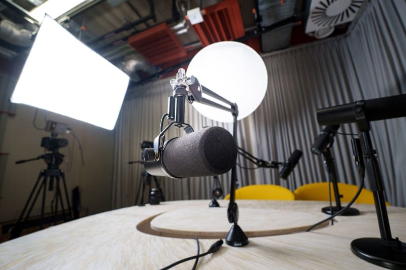 CBS Sports Faces Uproar as Tony Romo Steps Away Following OWI Arrest and Public Scrutiny