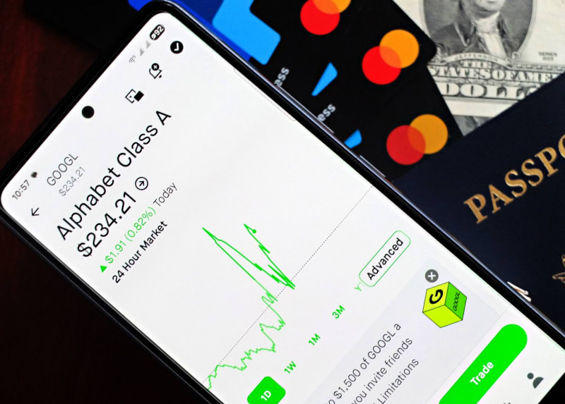 Market Meltdown Imminent? Legendary Investor Michael Burry Sounds Alarm on Looming 1987-Style Crash