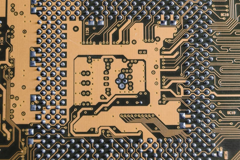 Apple's Bold $30 Billion Broadcom Deal Ignites Chip War, Threatening Nvidia's Market Dominance