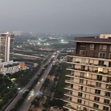 Mahindra Luminare Tower B — Photo via Google Maps