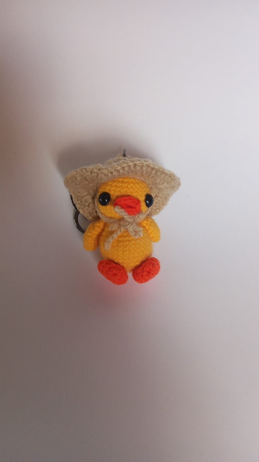 Llavero de patito con sombrero