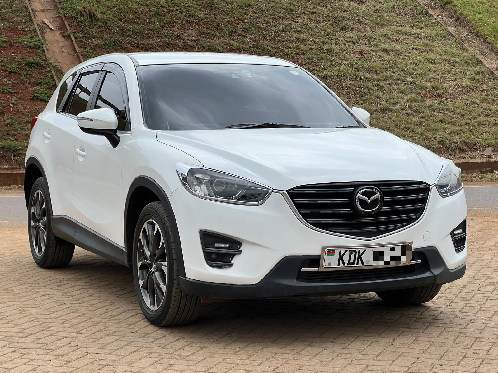 Pearl White Mazda CX8