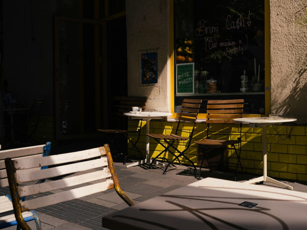 Outdoor dining seating