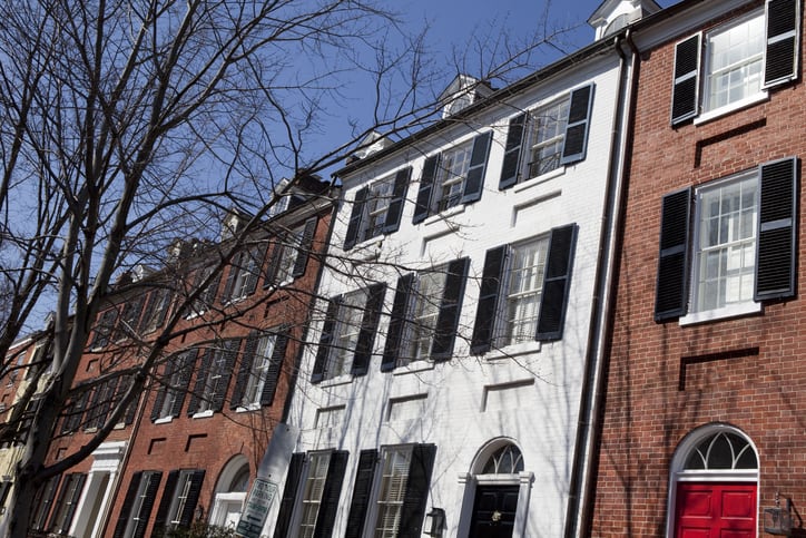 Georgian-style homes in Georgetown. (lillisphotography/Getty Images)