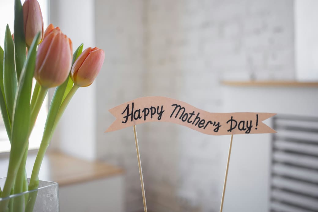 A flower with a "Mother's Day" sign. 