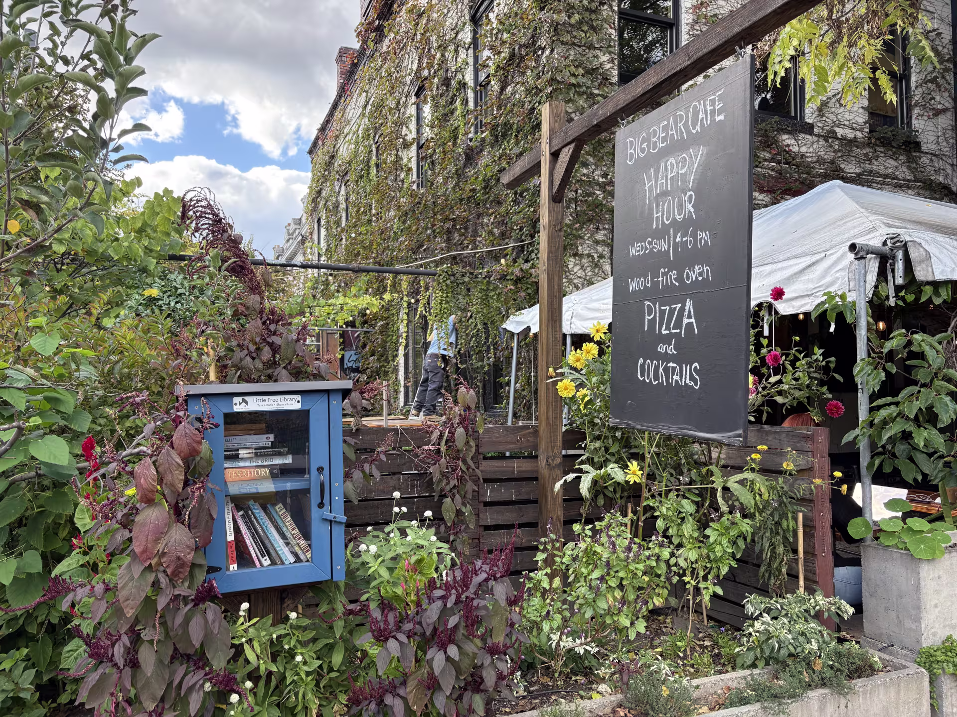 Patio at Big Bear Cafe. (Kaela Cote-Stemmermann/City Cast DC)