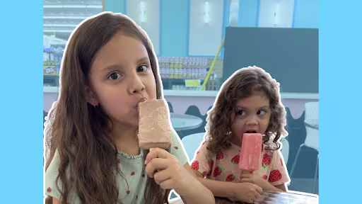 Kids eating paletas