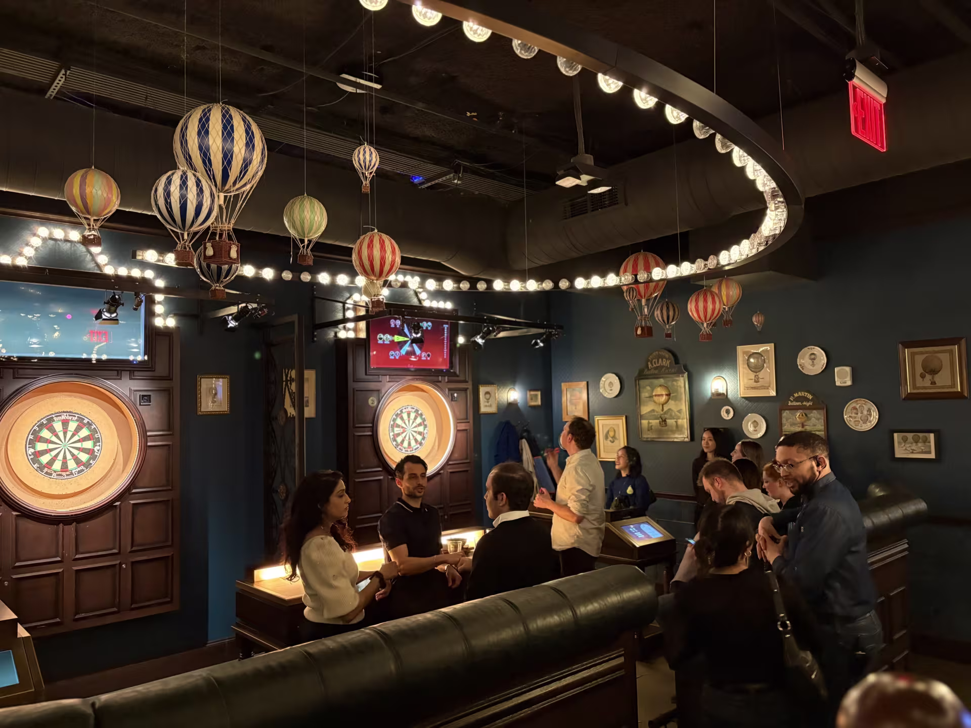 One of the groups at a Peared dating event at Flight Club. (Kaela Cote-Stemmermann/City Cast DC)