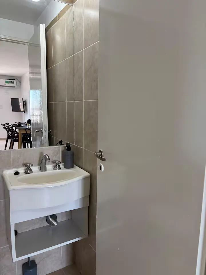 e7aa9a26-a217-4fd0-bf0b-d70a2b388f37