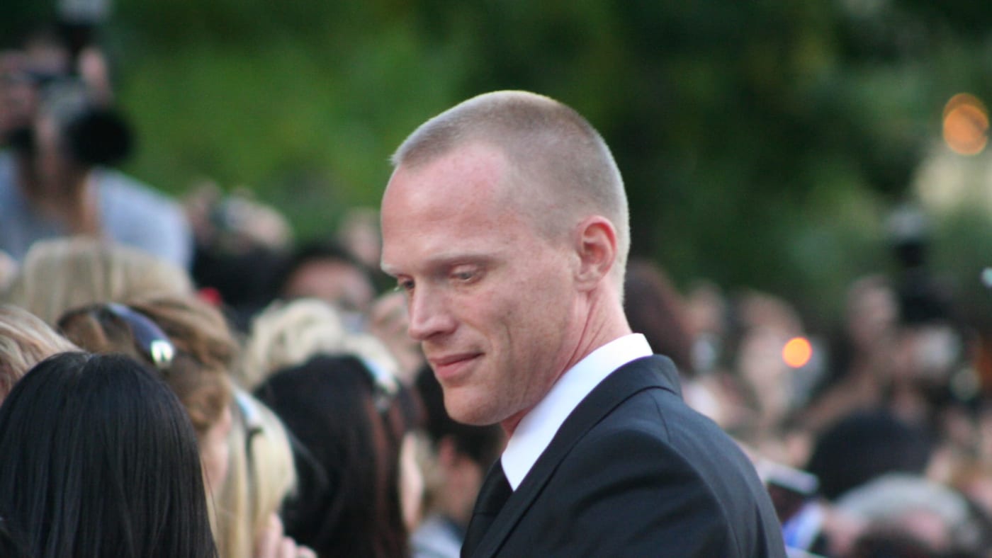 Paul Bettany de terno em um evento