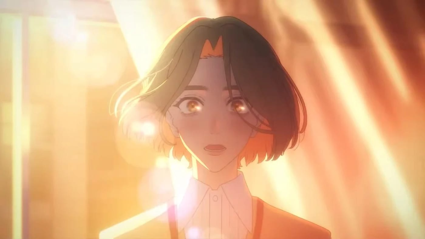 Personagem de cabelo curto iluminada pela luz do sol com expressão surpresa no anime Bless.