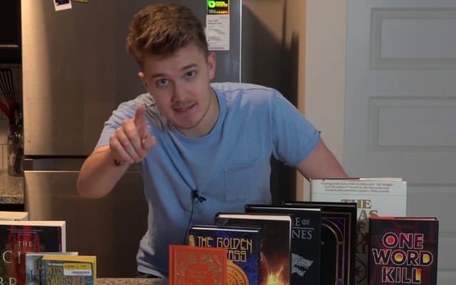 Capa do post de Daniel Greene: HARDBACK VS PAPERBACK BOOKS