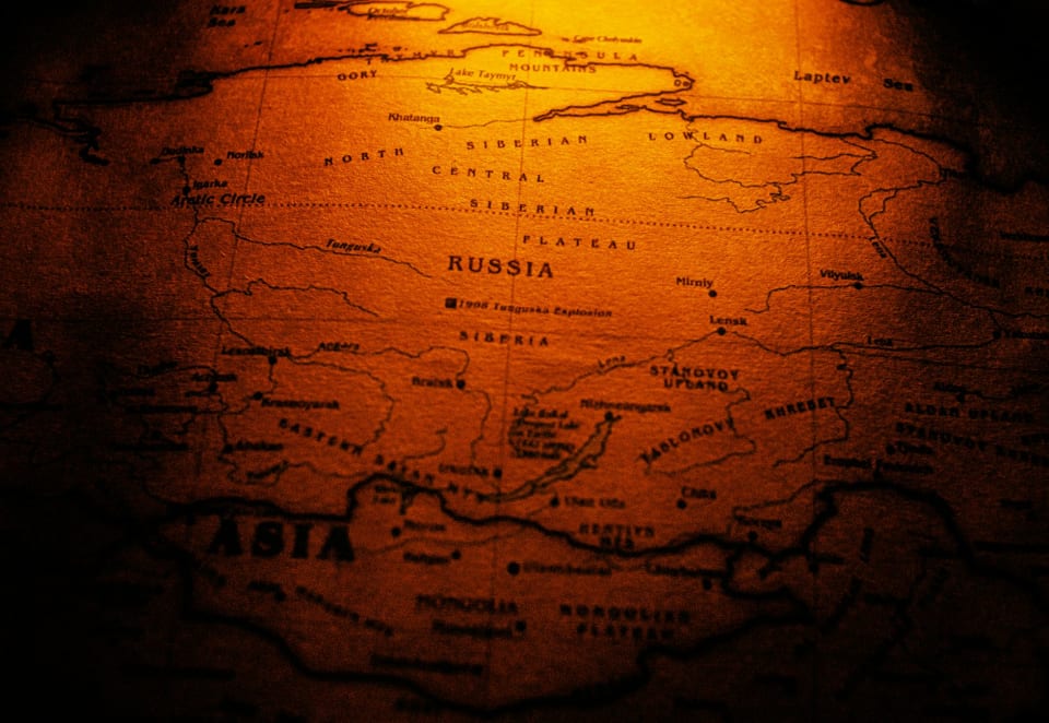 Mapa antigo com nomes de lugares escritos à mão.