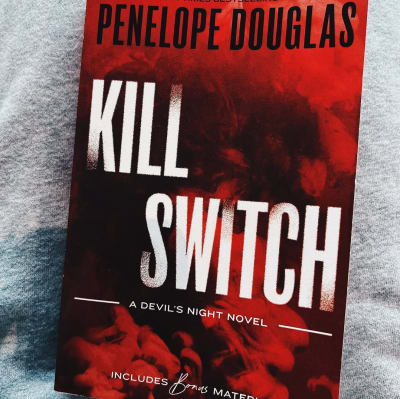kill switch (devil’s night #3) - 5/5⭐️ a leitura desse livro foi incrivel, amei cada segundo - historia cativante. durante os outros…