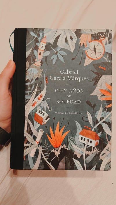 Bora falar de cem anos de solidão 🍌 #cemanosdesolidão #gabrielgarciamarquez #netflix #literatura #literaturalatinoamericana #gabo #livros…