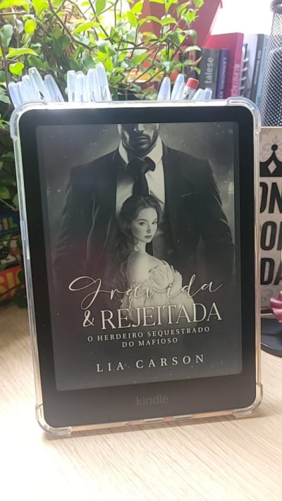 Leitura do dia: Grávida e rejeitada: o herdeiro sequestrado do mafioso, da @autoraliacarson Sofia é a caçula dos Leone. A mais nova de…