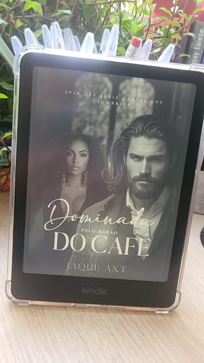 Leitura do dia: Dominada pelo barão do café, da @jaqueaxtautora Eu queria muito ler esse livro para saber o que aconteceu com a Melissa…