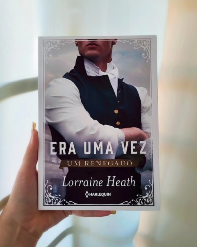 esse livro me pegou num dia qualquer e de repente eu tava ali, envolvida com gente que nem existe mas parecia que existia. não sei nem por…
