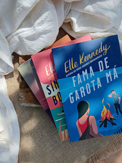 Olá, bookmores! O post de hoje é o unboxing dos recebidos pagos lá da @livroscomcha que mostrei recentemente nos storys ( eles mereceriam…