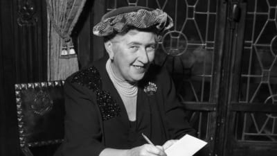 🥳 Parabéns, Agatha Christie! Hoje comemoramos 135 anos da escritora enquanto finalizamos a leitura de “Um mistério no Caribe”. O que…