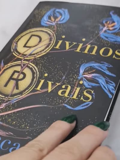 Li essa preciosidade pelo Booktok. Confesso que esperava algo a mais (não sei dizer o que é em específico), mas eu realmente não esperava…