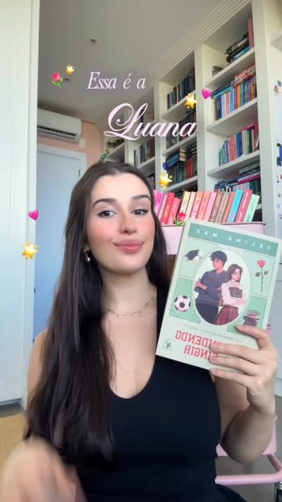 Vocês perguntam a melhor trope e eu digo e repito: FAKE DATING 🤡💘 Resenha da sua bestie literária: ⭐️⭐️⭐️⭐️⭐️ Gente mdssss, o que foi…