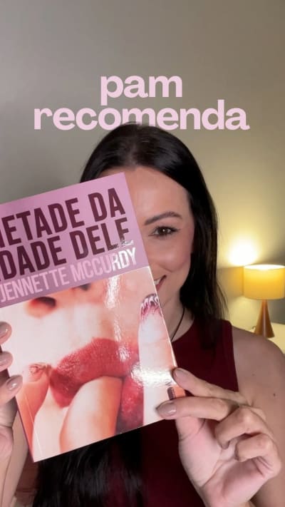 “Metade da idade dele” é o primeiro livro de ficção da Jennette McCurdy, mas ela já consegue mostrar sua personalidade e o que quer…