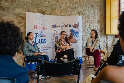 Encerramos a manhã com uma roda de conversa “Sementes que Adiam o Fim do Mundo“ sobre literatura para bebês, formação leitora e o poder da…