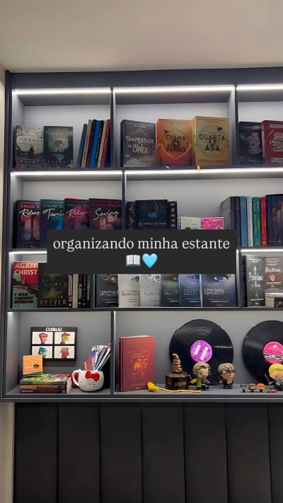 Vem arrumar minha estante comigo? 🩷 #livros #bookgram #organizacao #famtasybooks #leitura
