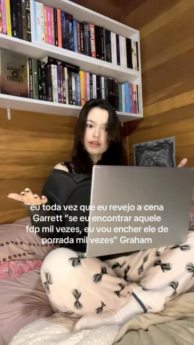 a hannah não gostou mas eu sim ☝🏻 #bookgram #offcampus #bookish #bookworm #garrettgraham