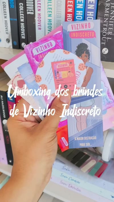 Umboxing 🥰📚 Eu amei muito os brindes de Vizinho Indiscreto @autora.nati você é uma autora incrível🩷 #livros #vizinhoindiscreto