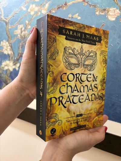 Quem diria que um dia eu me simpatizaria com Nestha Archeron??? Confesso que me emocionei e até chorei nesse livro!!!! Ela não é uma…
