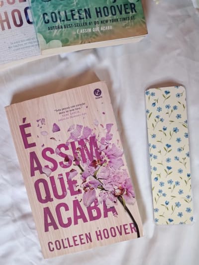 💜 É Assim que Acaba foi uma leitura marcante e difícil, principalmente por acompanhar a protagonista passando por situações tão…