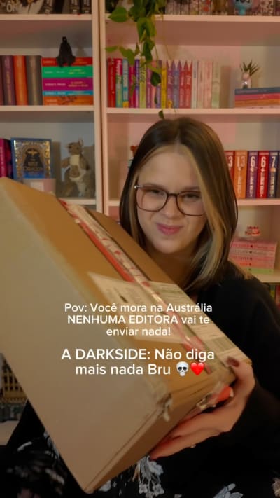 Paraaaaaaaa 🤭! A @darksidebooks me enviou mais do que Mimos e eu vou mostrar tudo pra vocês ✨💀❤️ #bookstagrambrasil #darksidebooks