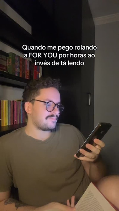 Todo leitor passa por isso 🗣️ É o nosso jeitinho procrastinador veyr #livros #leitores #literatura #ler #livrosderomance