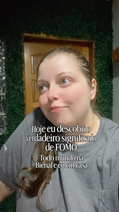 Eu só queria tá lá no meio do povo e pegando uns brinde sabe? 🥹🥹🥹🥹🥹 #bookstagram #bookgram #livros #bienal #bienaldolivro