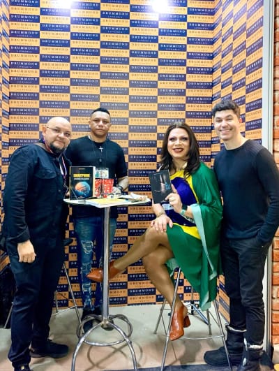 A Bienal do Livro de Sp fica mais divertida quando encontramos gente querida pelo caminho. ☀️