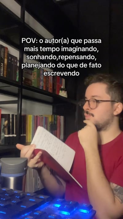 É sobre sonhar mas também executar 😂📚 Aqui no perfil apoiamos os momentos de pausa na escrita com o de arregaçar as mangas e ir fazer!…