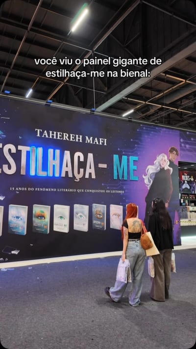 Você viu o painel gigante de “Estilhaça-me” na Bienal de São Paulo esse ano: #bienal #booktok #livros