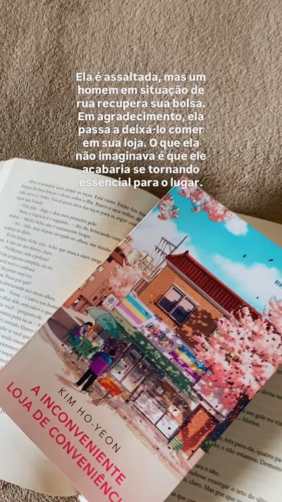 Indicando A INCONVENIENTE LOJA DE CONVENIÊNCIA para quem não conhecia ou ainda não leu. 🌸 O livro oferece poucas promessas e uma…