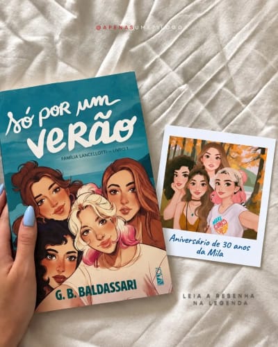 Só por um verão/ @gbbaldassari ⭐⭐⭐⭐⭐ Se tem uma coisa que eu amo quando começo um livro novo é quando ele me fisga logo na primeira frase…