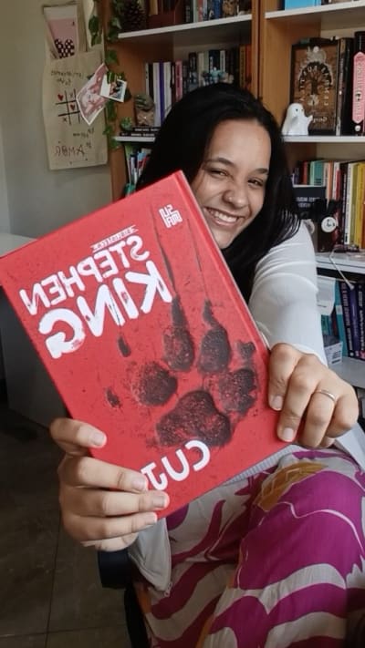 Cujo, do Stephen King, é uma obra prima do terror! A forma como a tensão é construída ao longo das páginas tem o ritmo perfeito. Adoro a…