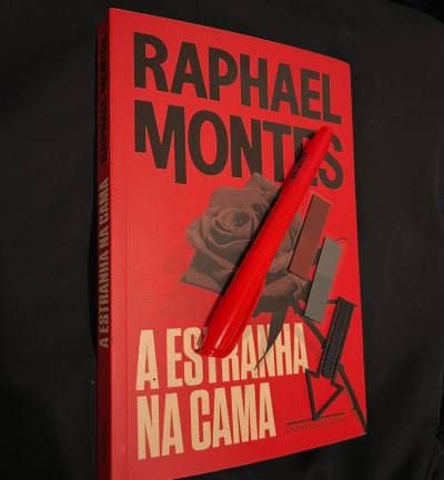 Por aqui estamos começando uma nova leitura. Chegou a hora de ler o mais esperado do mês. Obrigado por tudo @raphael_montes. ❤️🥀…
