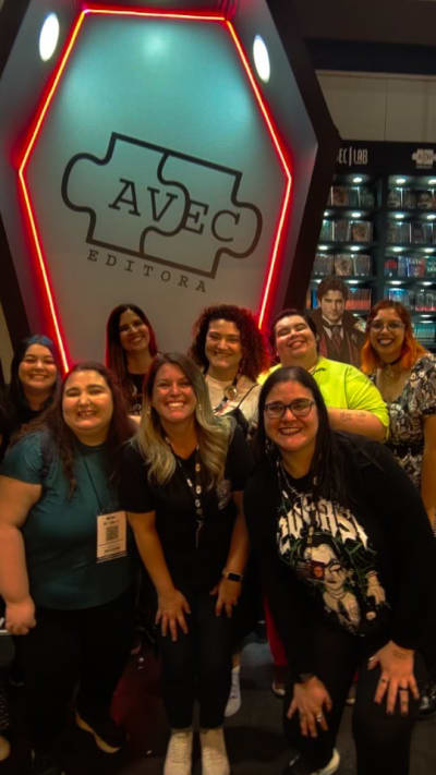Livros que vocês não podem deixar de comprar no stand da @aveceditora 📚 Juntei quatro embaixadores da AVEC Editora para indicar livros…